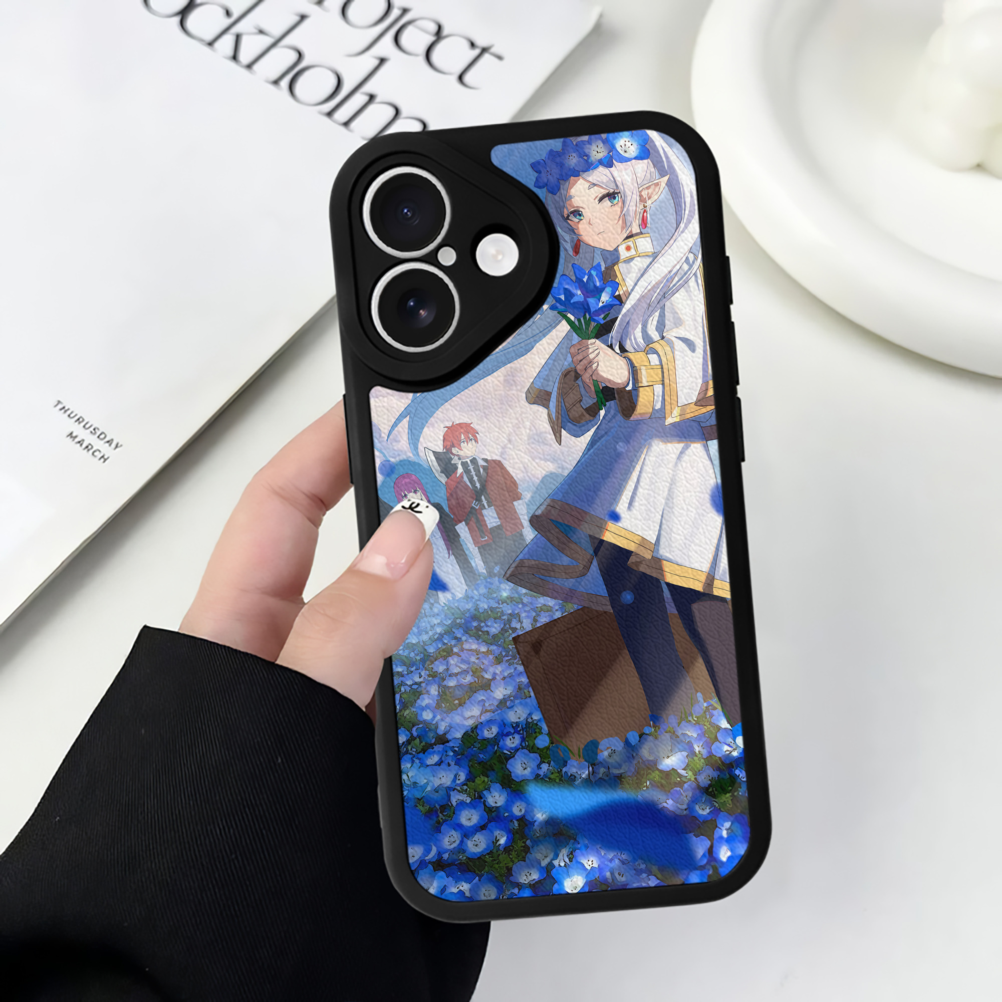 （画像用） 葬送のフリーレン Frieren 【iPhone 16シリーズ対応】シリコンスマホケース（レザー調） 材質：シリコン